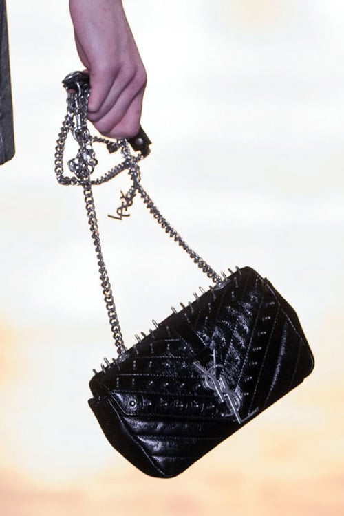 Thiết kế nhỏ gọn với chất liệu da cao cấp của Saint Laurent.